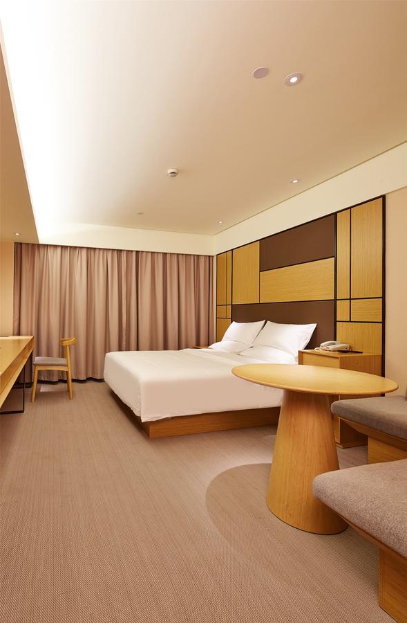 Ji Hotel Shanghai Hongqiao Transport Hub Linkong Zone Exterior foto